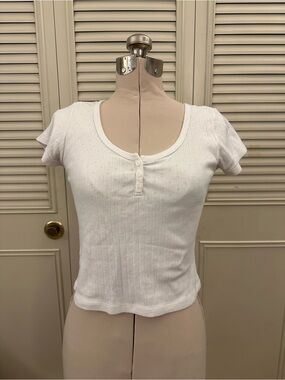 Brandy Melville White Short-Sleeve Ribbed Henley Scoop Neck Top | 100% Cotton